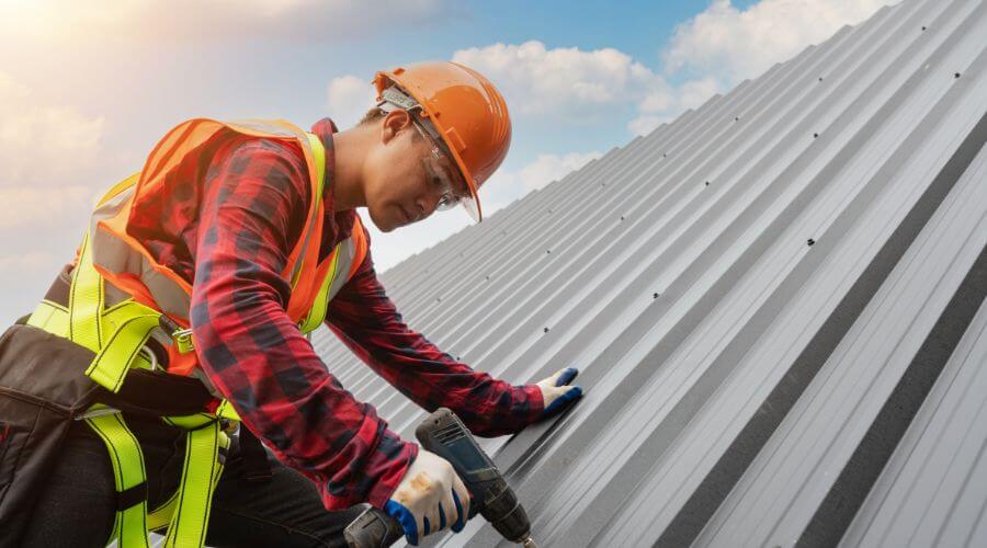 Professional gutter cleaning in Valparaiso, NE